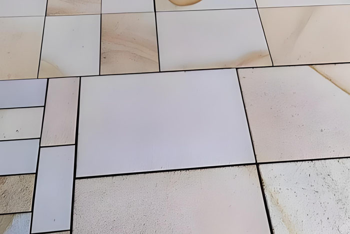 清理石材泛黄和生锈需要注意什么事项呢？