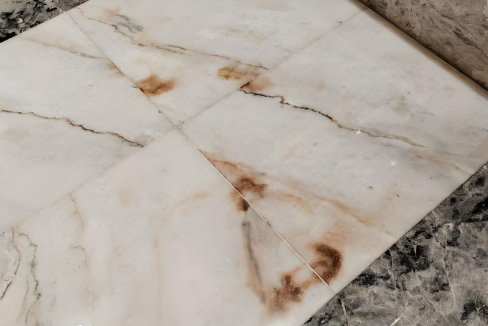 石材吐浆吐黄及锈斑现象产生的原因有哪些呢?