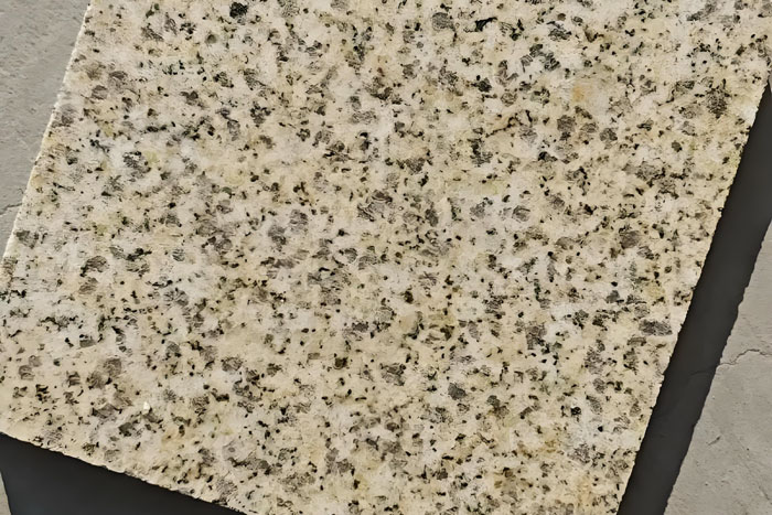 黄金麻花岗岩出现锈斑如何解决?